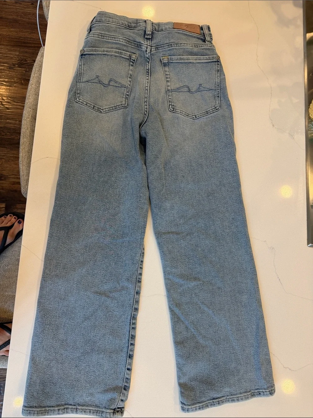 7 For All Mankind Cropped Alexa in Must
